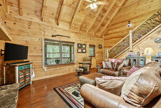 656 Newberry Drive, Ellijay, GA 30536