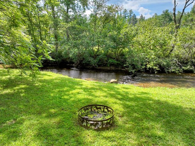 656 Newberry Drive, Ellijay, GA 30536