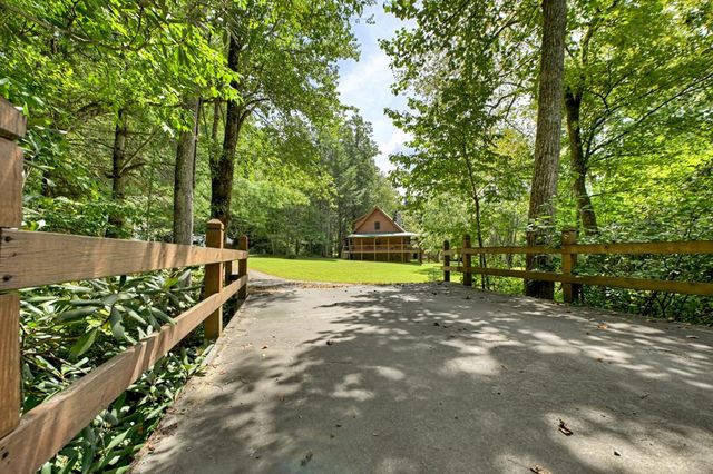 656 Newberry Drive, Ellijay, GA 30536