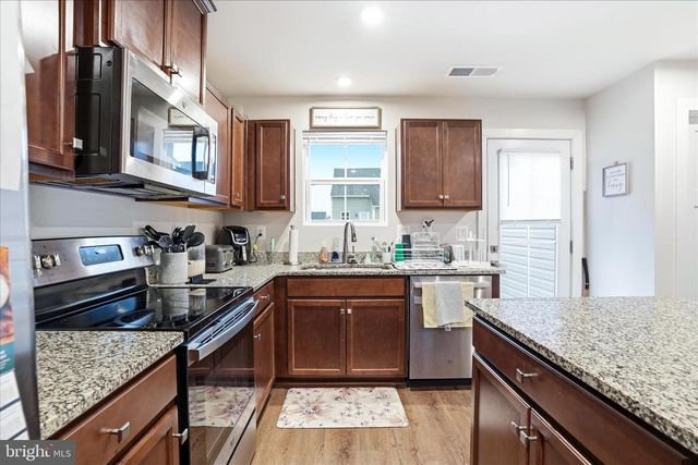 38 BIBURY ST, Martinsburg, WV 25405