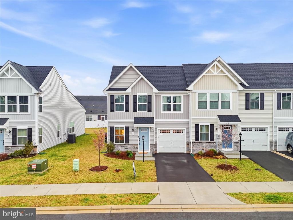 38 BIBURY ST, Martinsburg, WV 25405