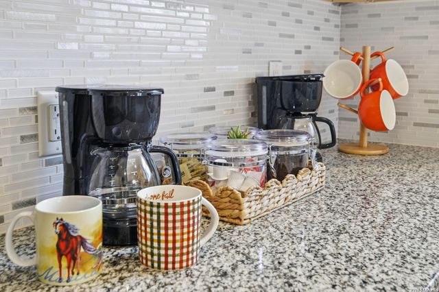 230 Thompson, San Antonio, TX 78225