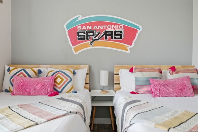 230 Thompson, San Antonio, TX 78225