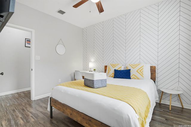 230 Thompson, San Antonio, TX 78225