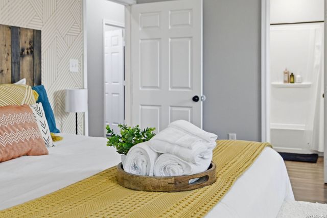 230 Thompson, San Antonio, TX 78225