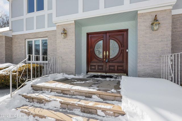 31 Verrazano Drive, Middletown, NJ 07748