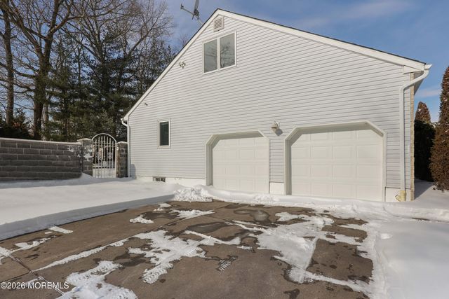 31 Verrazano Drive, Middletown, NJ 07748