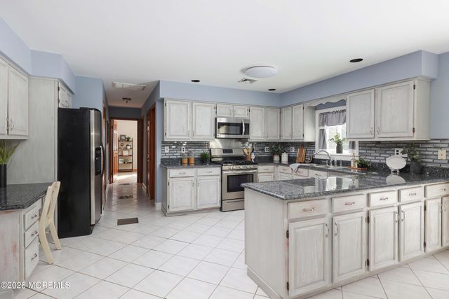 31 Verrazano Drive, Middletown, NJ 07748