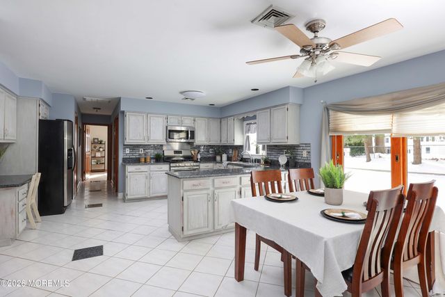 31 Verrazano Drive, Middletown, NJ 07748