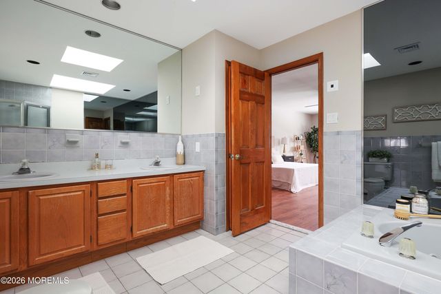 31 Verrazano Drive, Middletown, NJ 07748