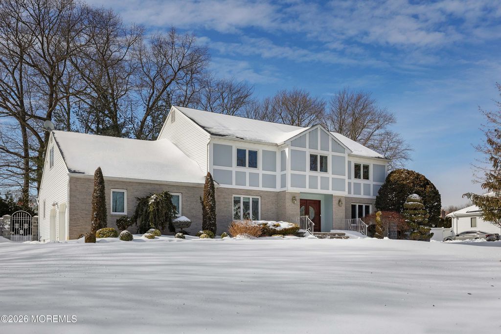 31 Verrazano Drive, Middletown, NJ 07748