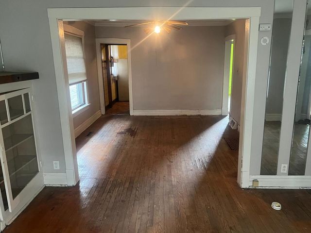 9420 S Saint Lawrence Avenue, Chicago, IL 60619