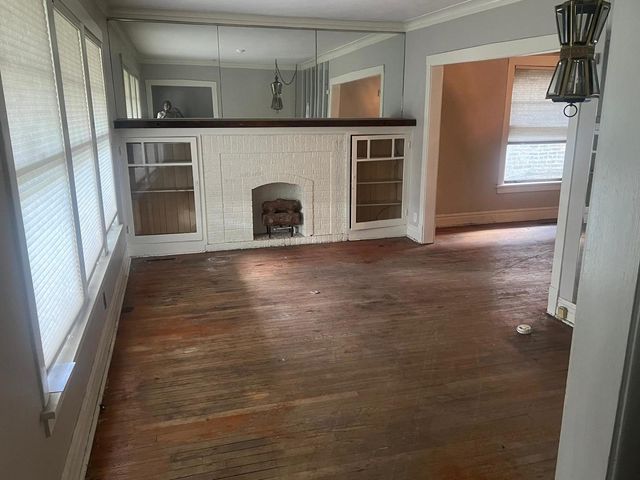 9420 S Saint Lawrence Avenue, Chicago, IL 60619