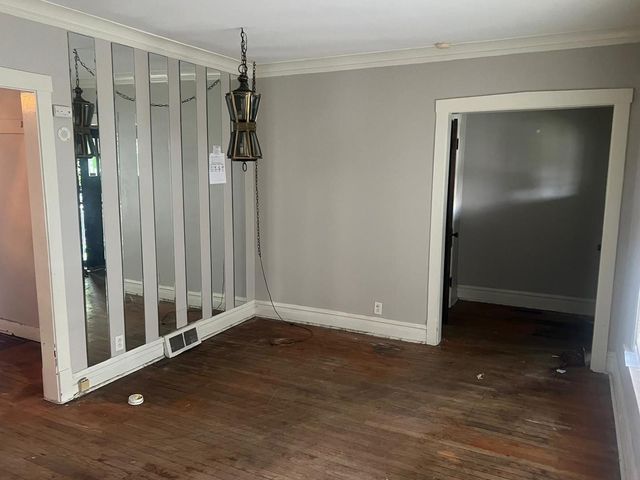 9420 S Saint Lawrence Avenue, Chicago, IL 60619