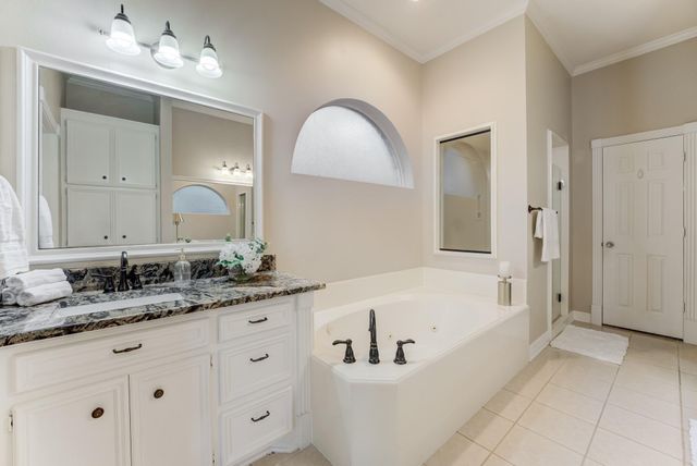 130 E Capstone Circle, The Woodlands, TX 77381