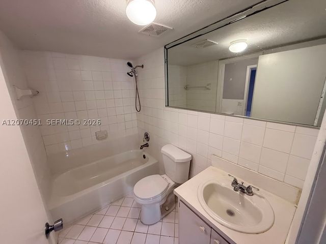6278 W 22nd Ct 14, Hialeah, FL 33016