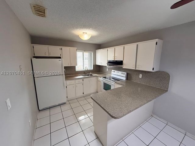6278 W 22nd Ct 14, Hialeah, FL 33016