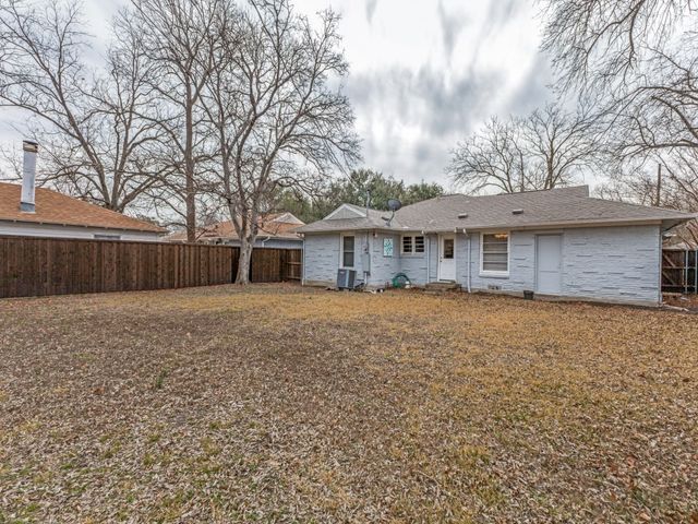 3217 Santa Teresa Avenue, Dallas, TX 75228