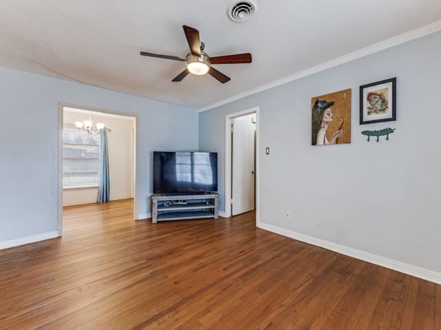 3217 Santa Teresa Avenue, Dallas, TX 75228