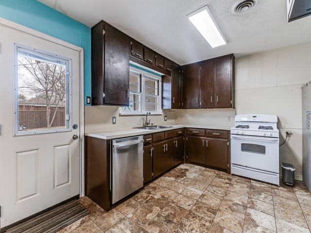 3217 Santa Teresa Avenue, Dallas, TX 75228