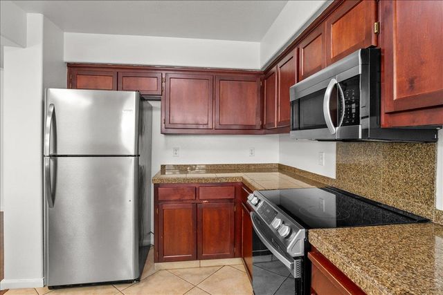 3433 Des Moines Dr, Stockton, CA 95209