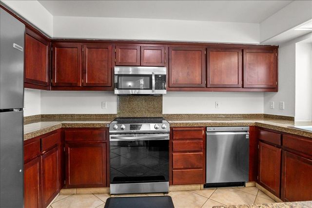 3433 Des Moines Dr, Stockton, CA 95209