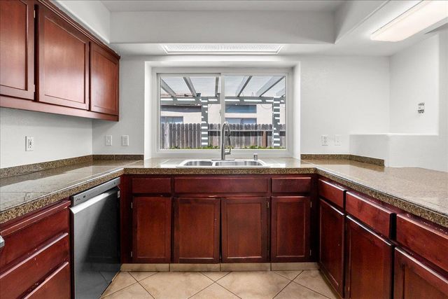 3433 Des Moines Dr, Stockton, CA 95209