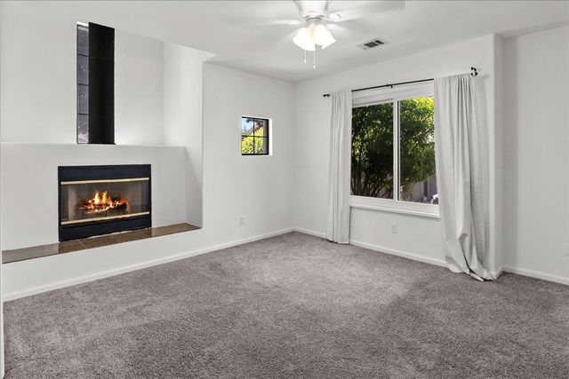 3433 Des Moines Dr, Stockton, CA 95209
