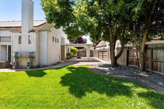 3433 Des Moines Dr, Stockton, CA 95209
