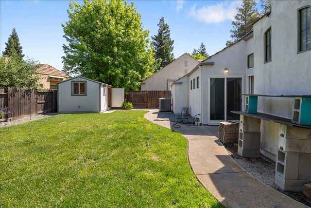 3433 Des Moines Dr, Stockton, CA 95209