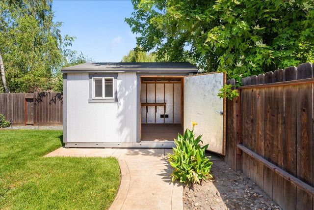 3433 Des Moines Dr, Stockton, CA 95209