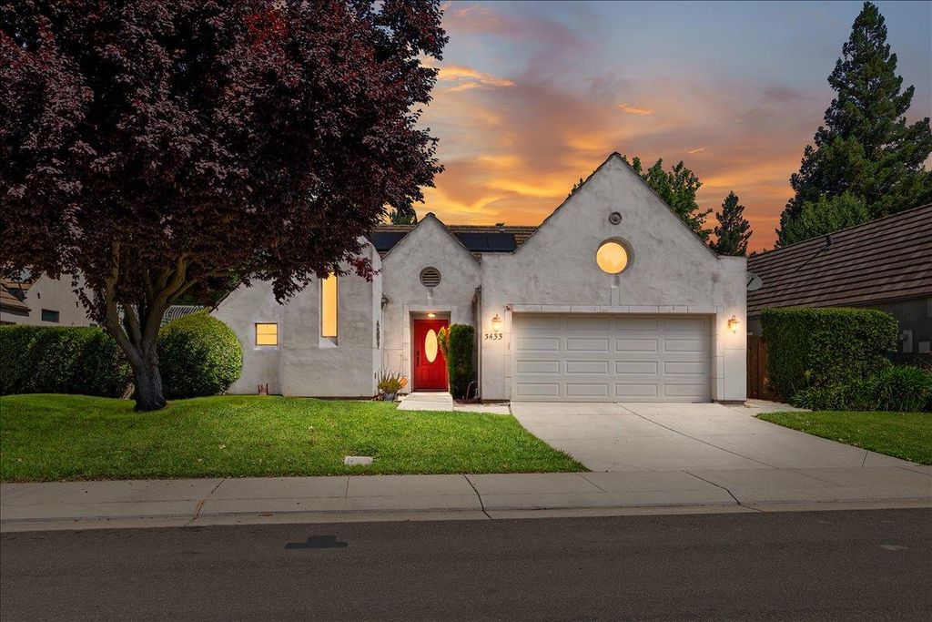 3433 Des Moines Dr, Stockton, CA 95209