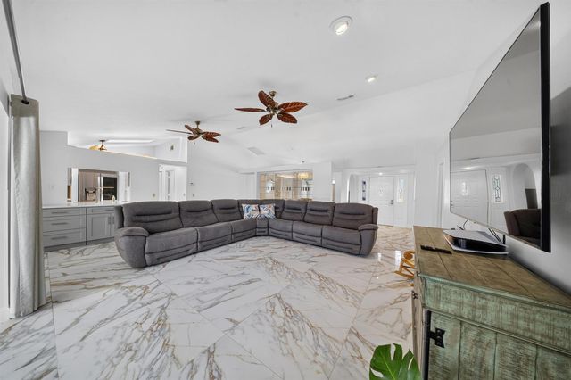 2092 SE PYRAMID Road, Port St. Lucie, FL 34952