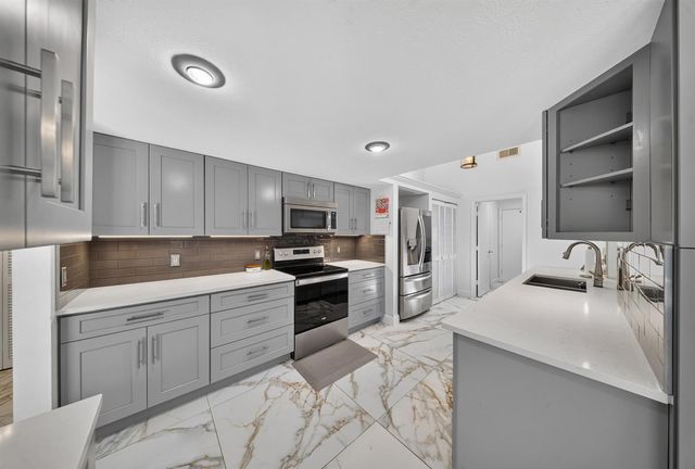 2092 SE PYRAMID Road, Port St. Lucie, FL 34952