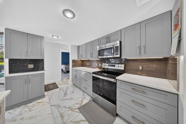 2092 SE PYRAMID Road, Port St. Lucie, FL 34952