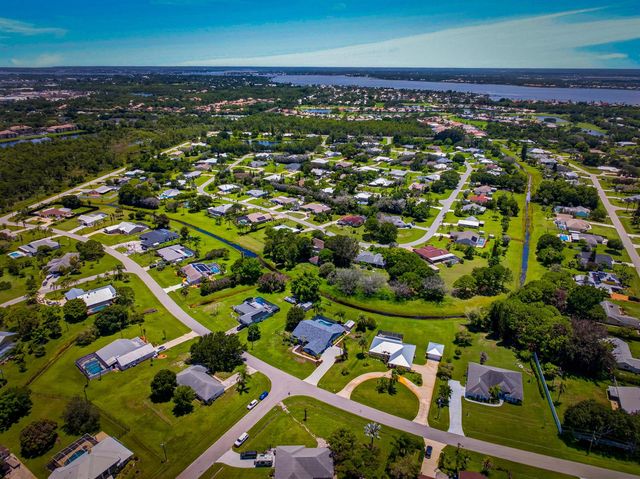 2092 SE PYRAMID Road, Port St. Lucie, FL 34952