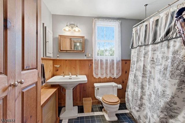 60 Pleasant Run Rd, Readington Twp., NJ 08822