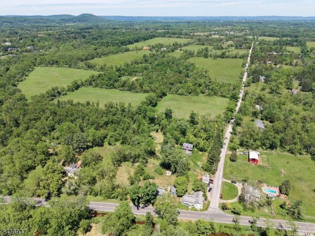 60 Pleasant Run Rd, Readington Twp., NJ 08822