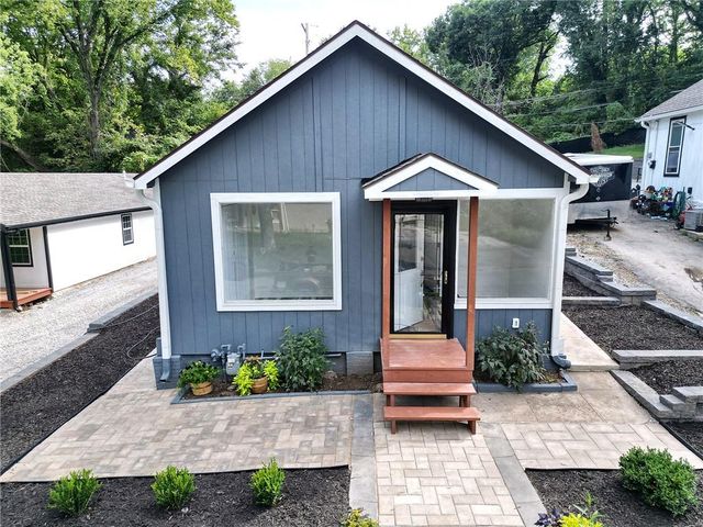1033 Tenny Avenue, Kansas City, KS 66102