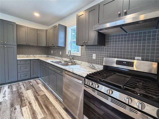 1033 Tenny Avenue, Kansas City, KS 66102