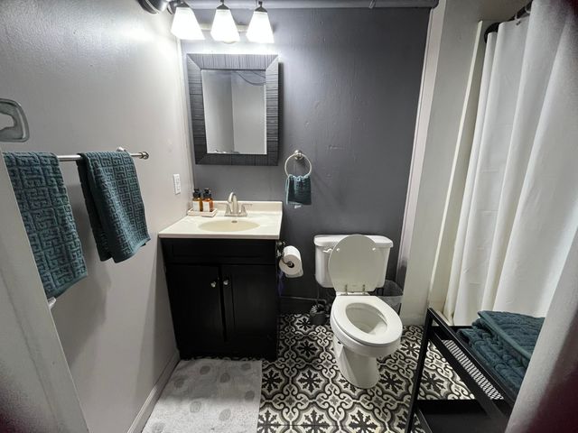 3821 Oakridge Drive, Kalamazoo City, MI 49008