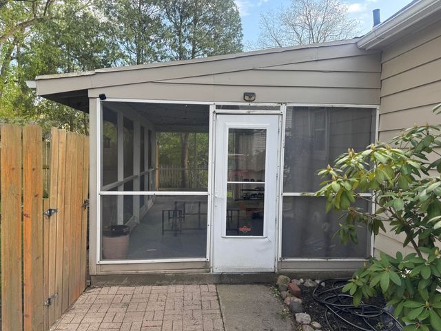 3821 Oakridge Drive, Kalamazoo City, MI 49008