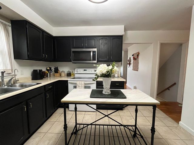 3821 Oakridge Drive, Kalamazoo City, MI 49008