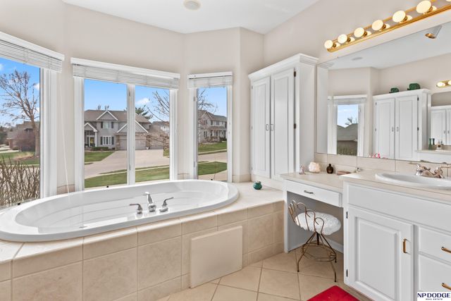 17402 Poppleton Avenue, Omaha, NE 68130