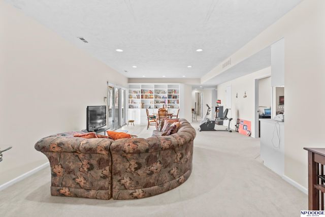 17402 Poppleton Avenue, Omaha, NE 68130