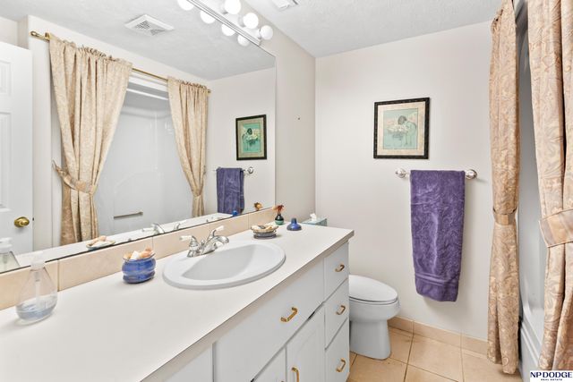 17402 Poppleton Avenue, Omaha, NE 68130