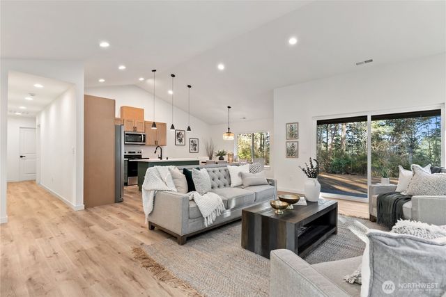 2219 202nd Avenue SW, Lakebay, WA 98349