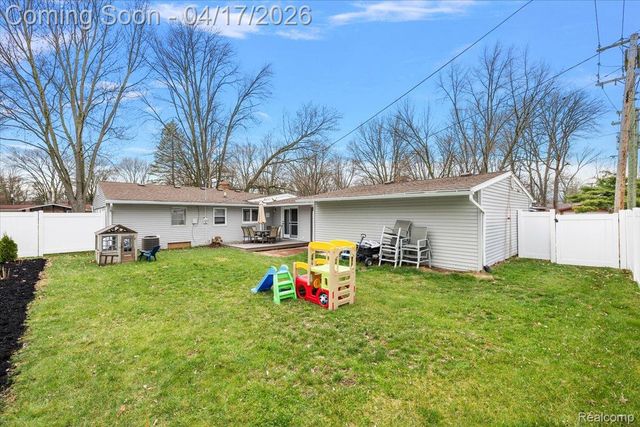 27754 Spring Arbor Drive, Southfield, MI 48076