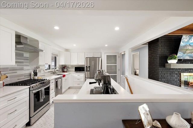 27754 Spring Arbor Drive, Southfield, MI 48076