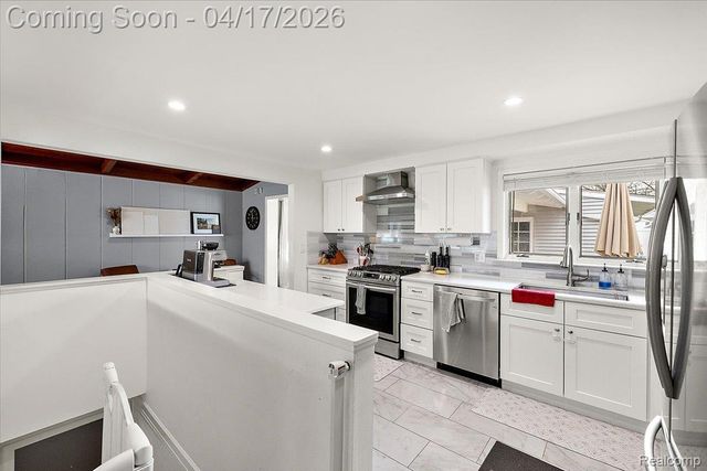 27754 Spring Arbor Drive, Southfield, MI 48076